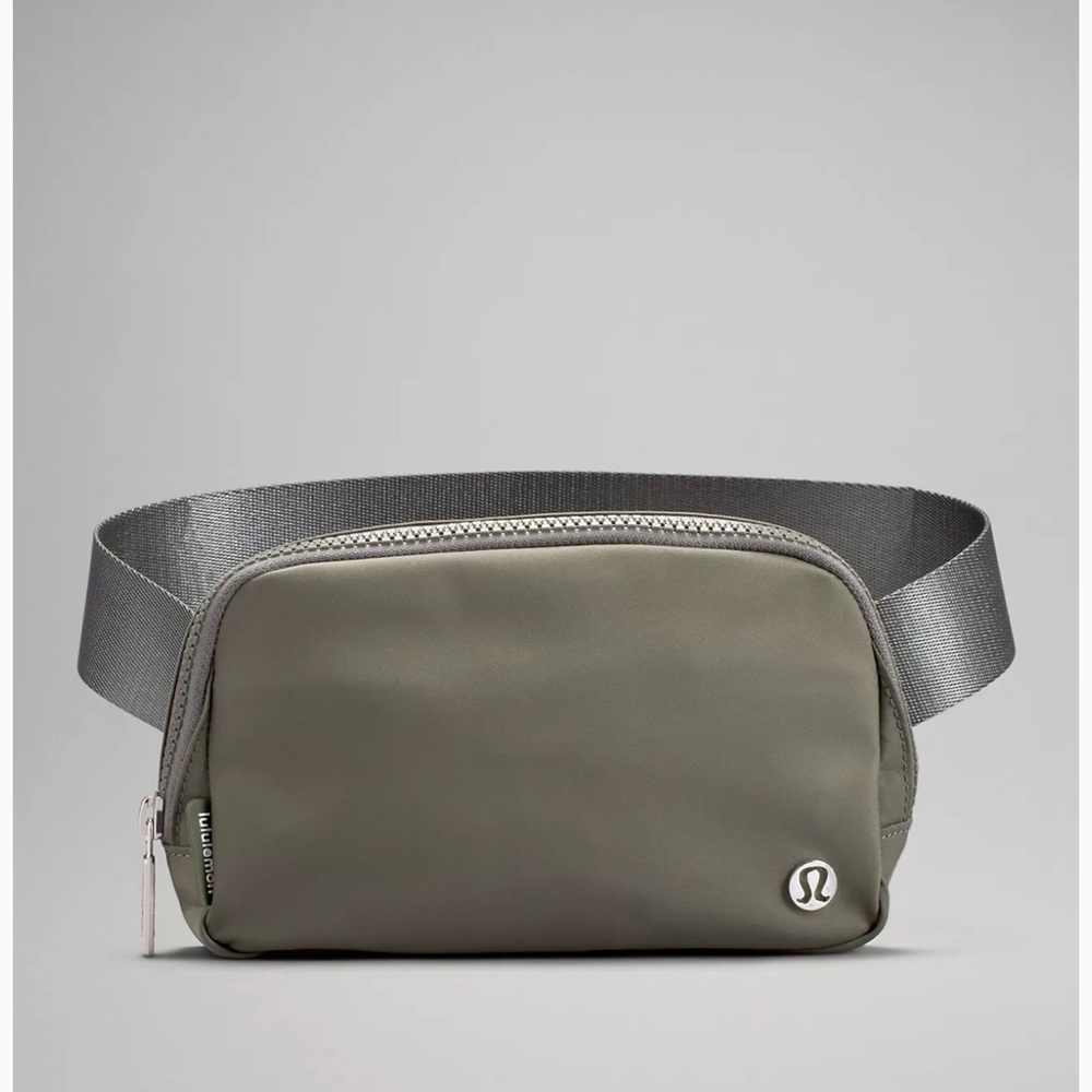 Lululemon belt bag NWT sage green